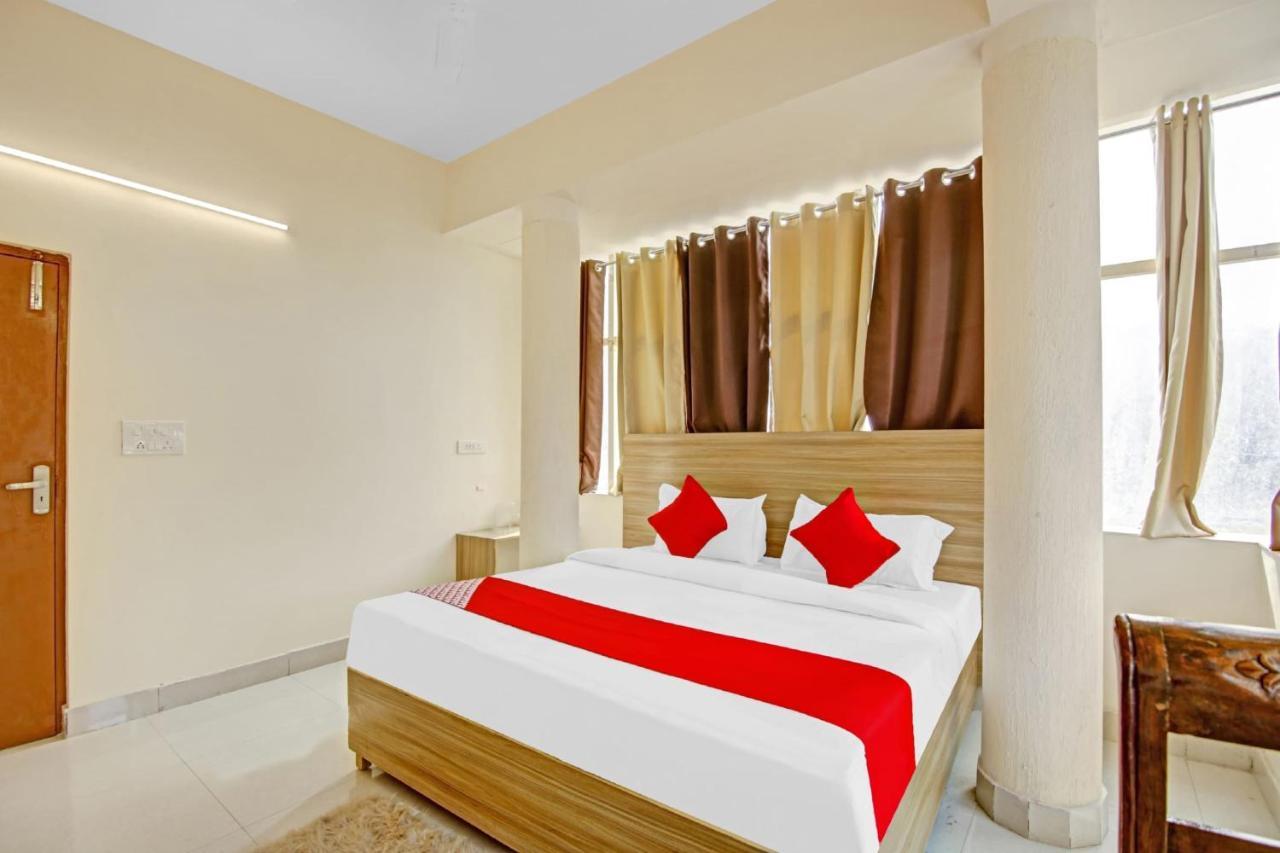 Oyo Flagship 80772 Hotel The Grand Rdc Ghaziabad Esterno foto