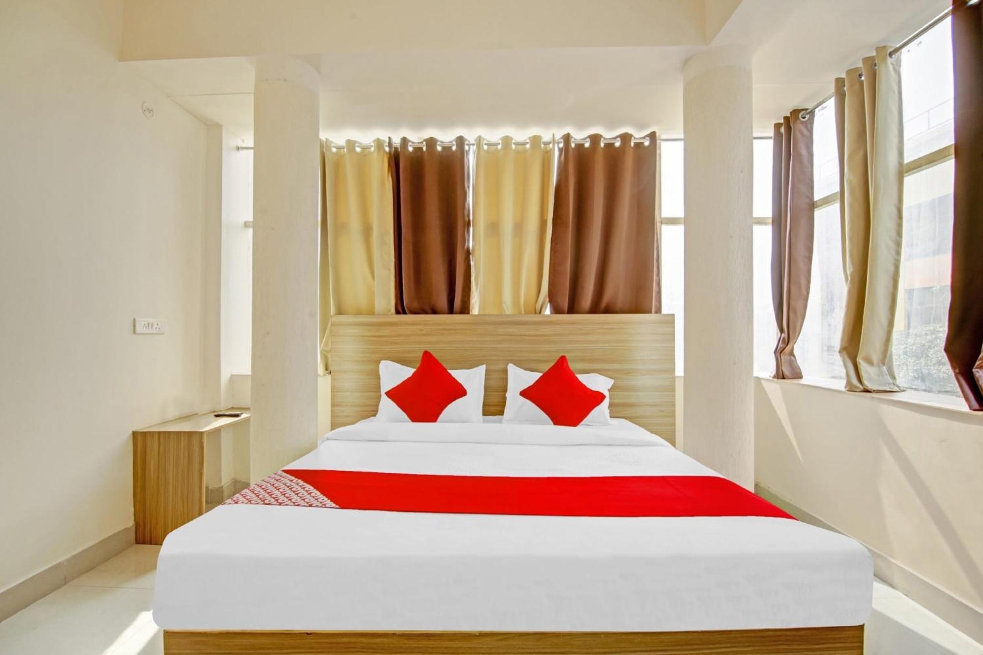 Oyo Flagship 80772 Hotel The Grand Rdc Ghaziabad Esterno foto
