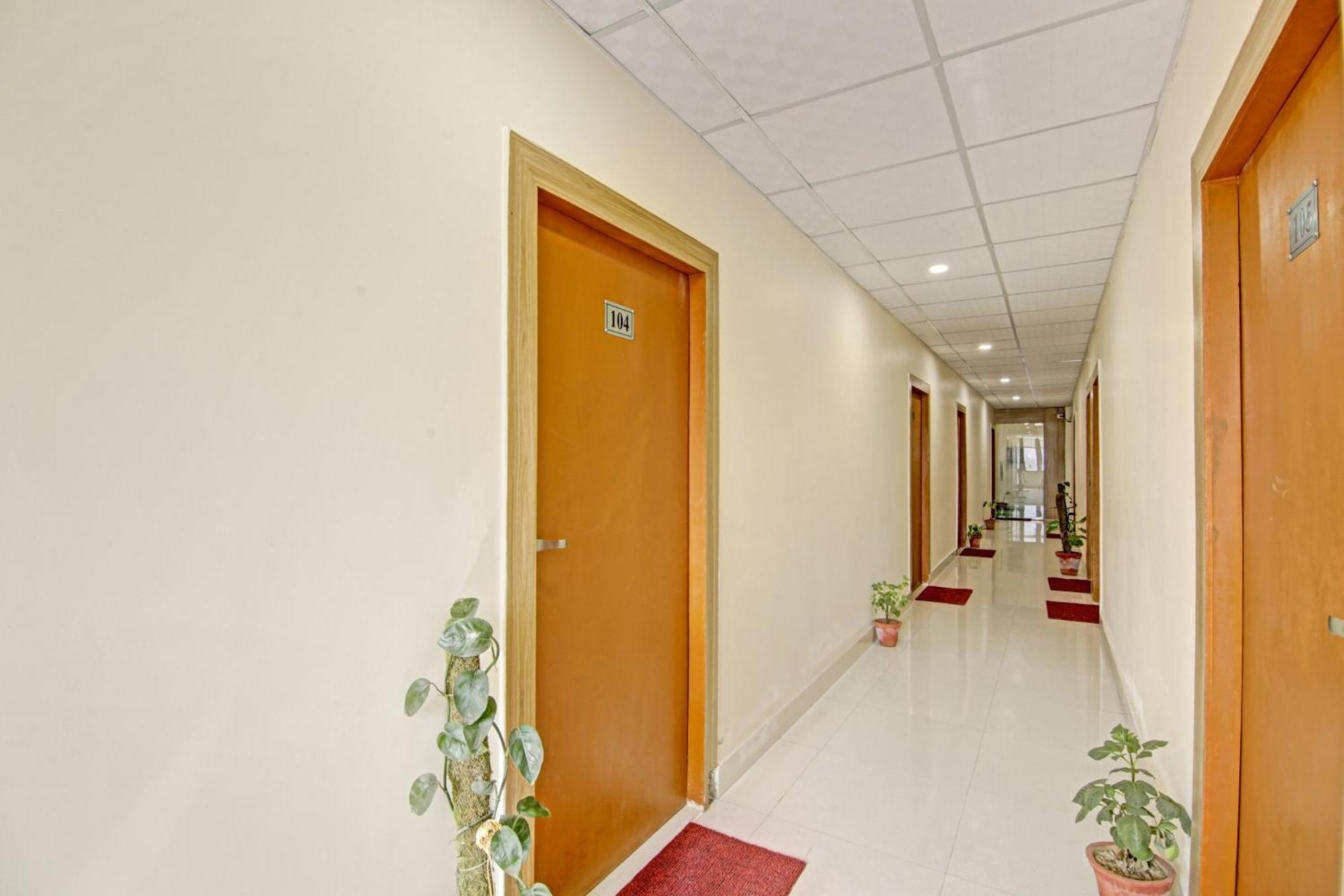 Oyo Flagship 80772 Hotel The Grand Rdc Ghaziabad Esterno foto