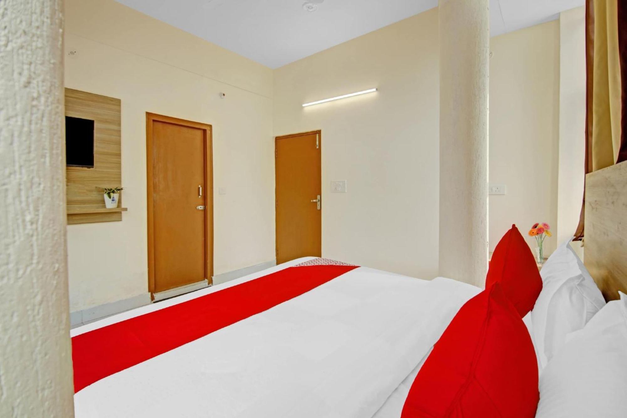Oyo Flagship 80772 Hotel The Grand Rdc Ghaziabad Esterno foto