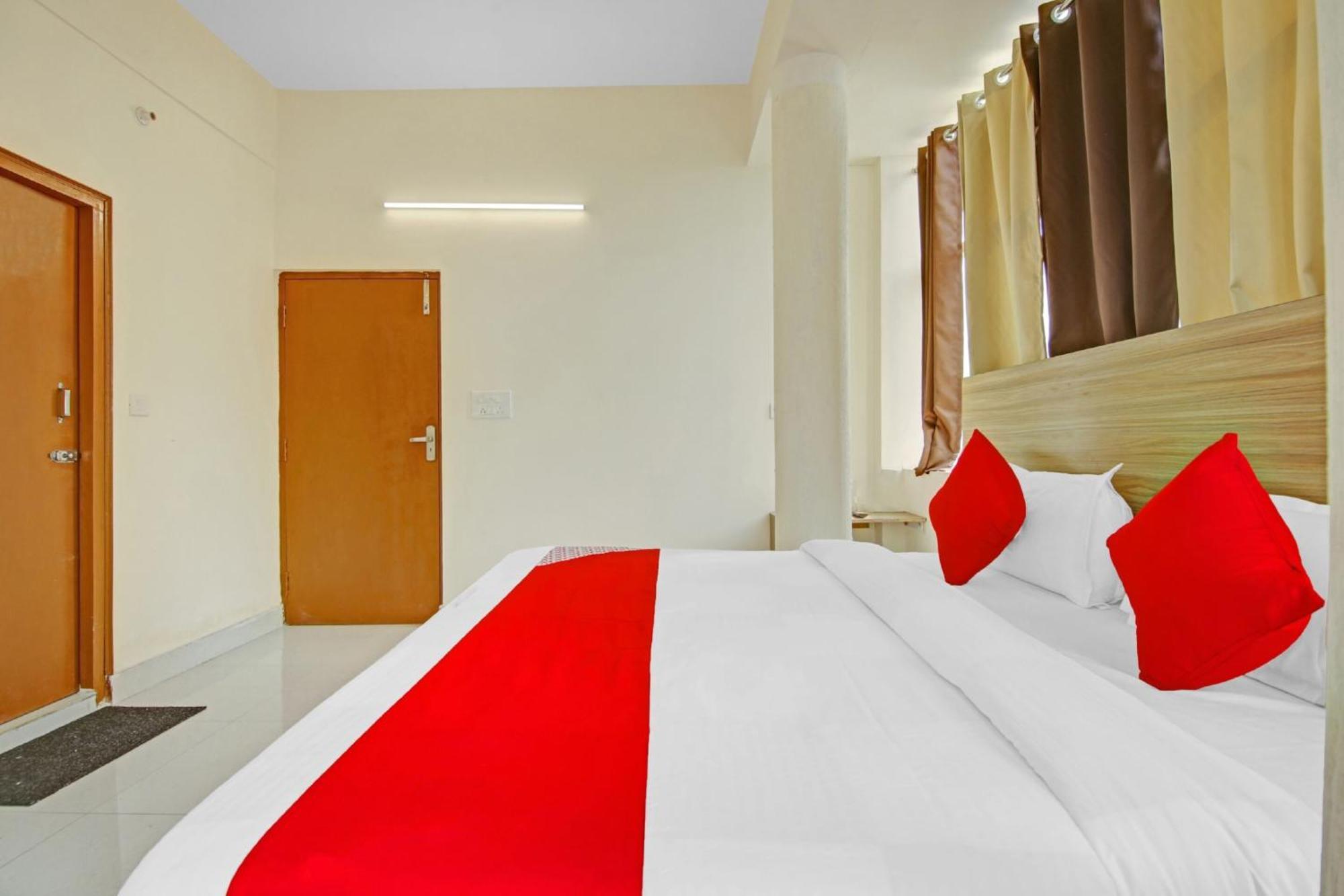 Oyo Flagship 80772 Hotel The Grand Rdc Ghaziabad Esterno foto