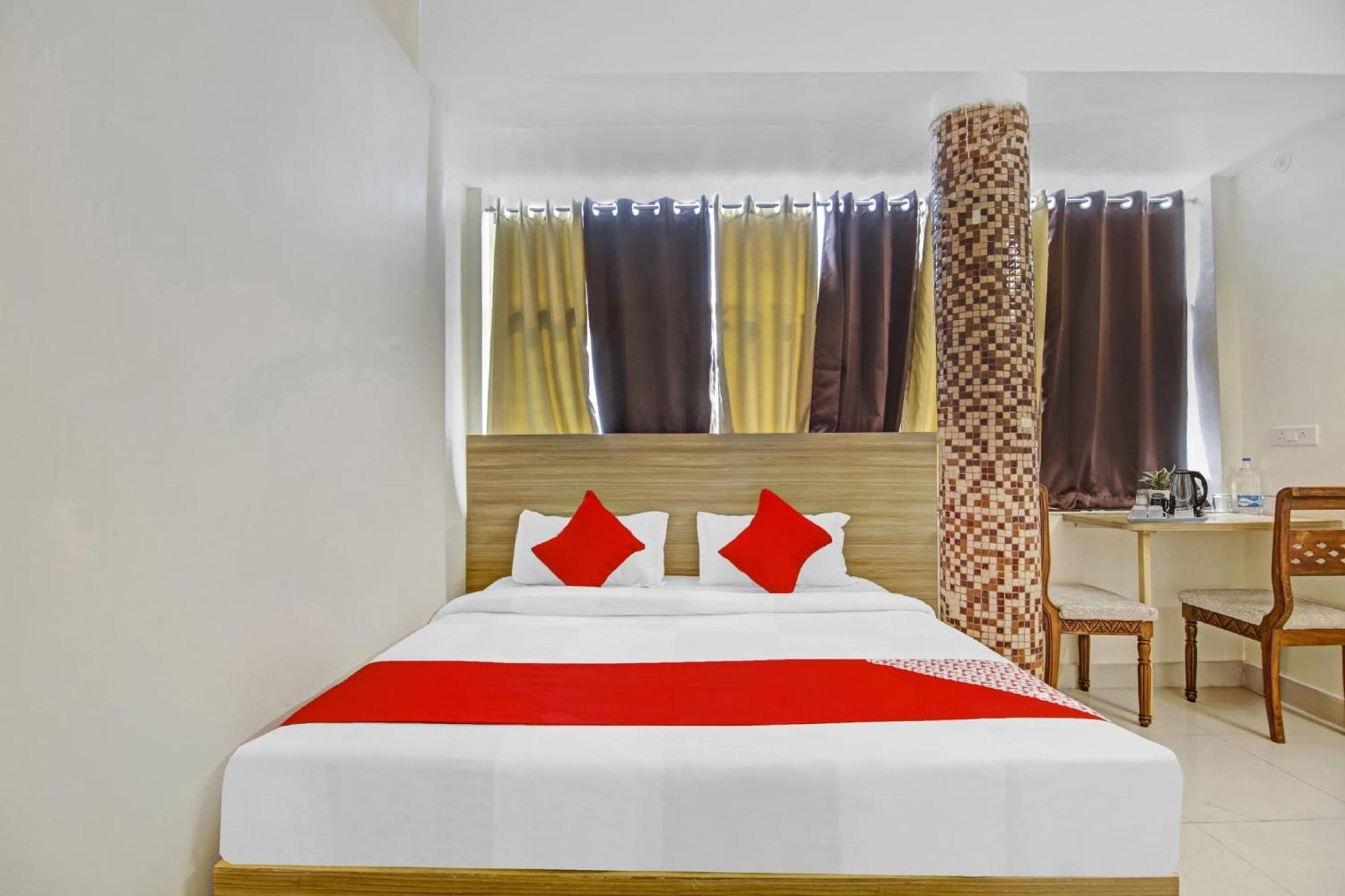 Oyo Flagship 80772 Hotel The Grand Rdc Ghaziabad Esterno foto