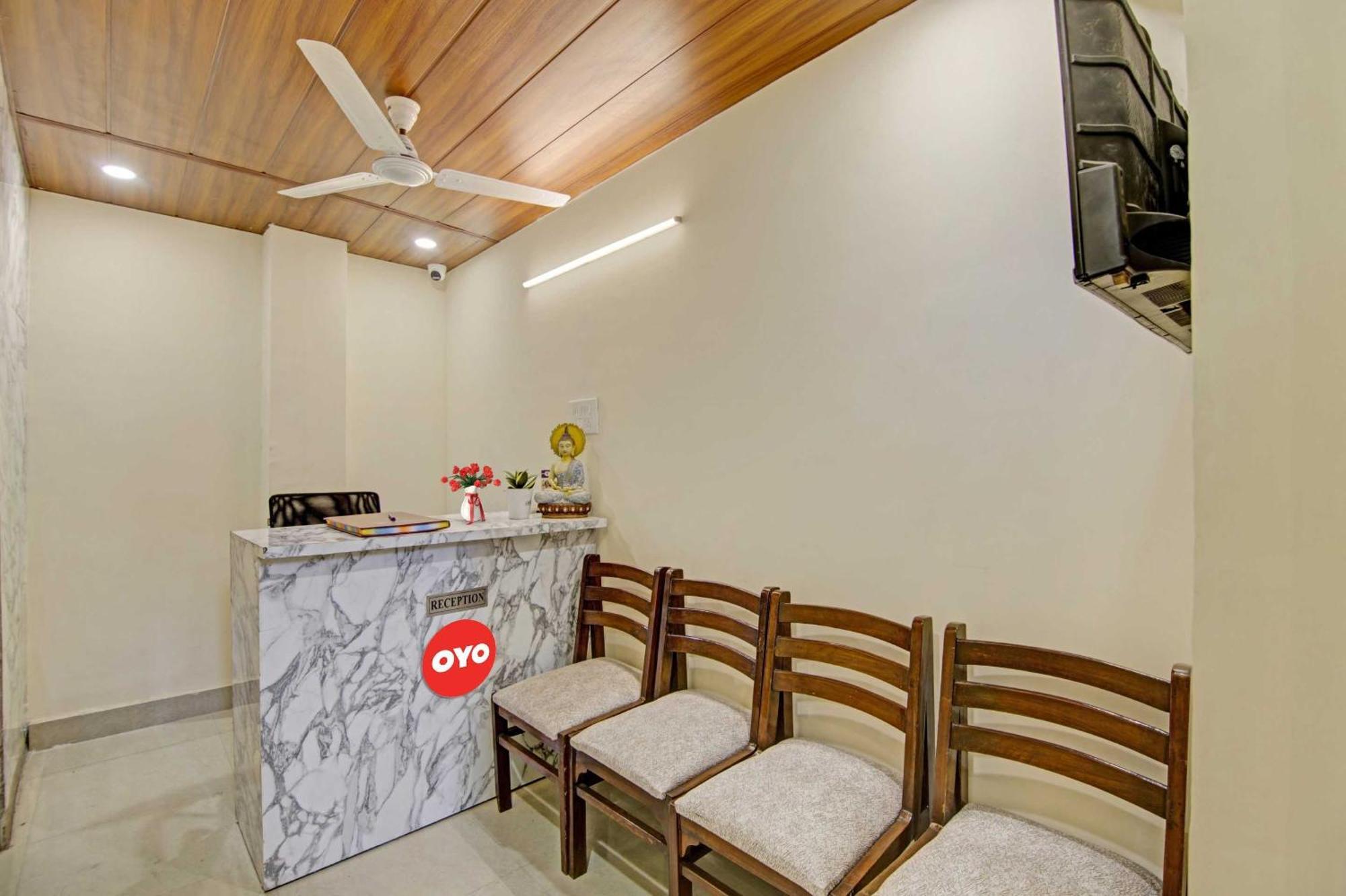 Oyo Flagship 80772 Hotel The Grand Rdc Ghaziabad Esterno foto