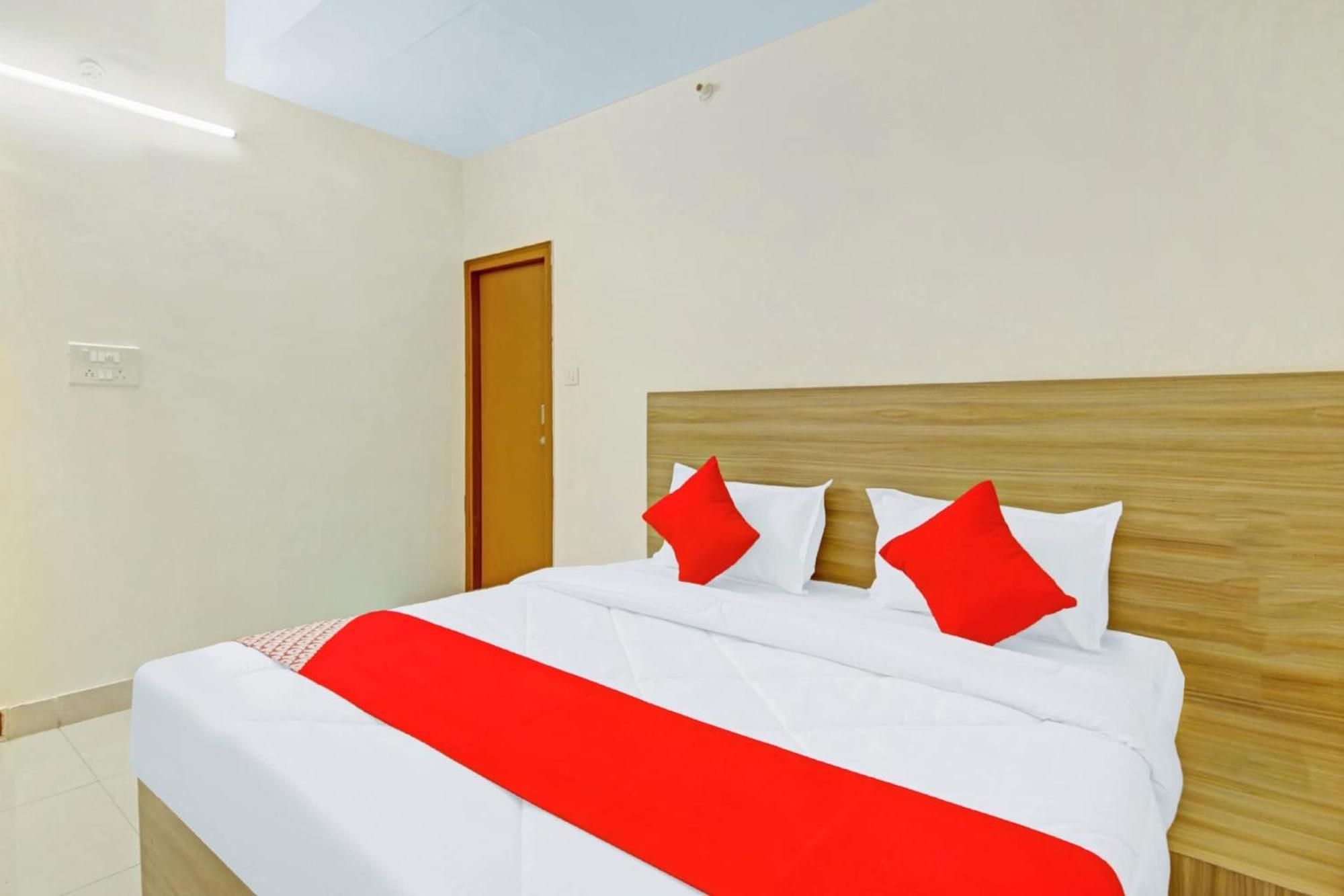 Oyo Flagship 80772 Hotel The Grand Rdc Ghaziabad Esterno foto