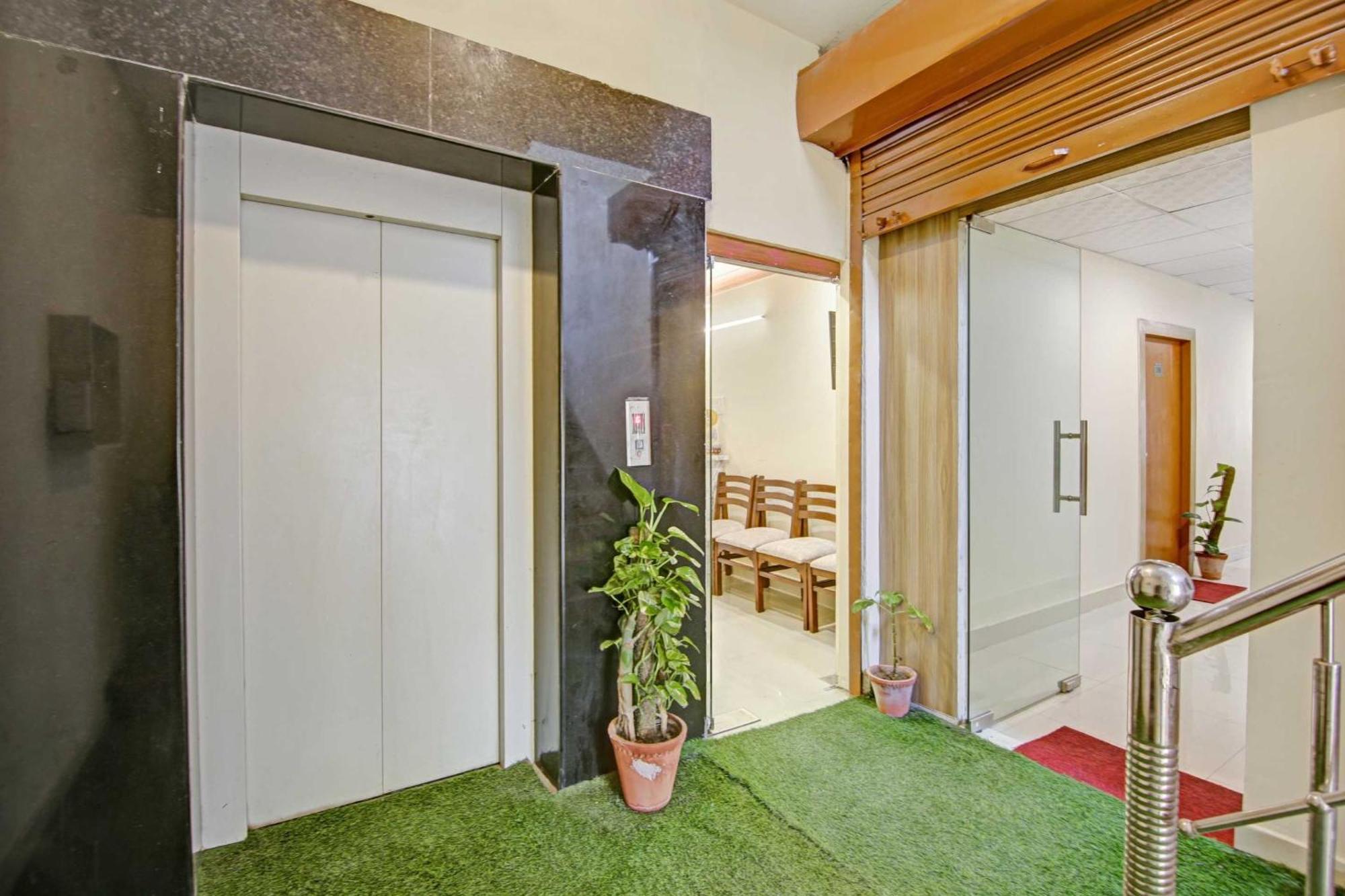 Oyo Flagship 80772 Hotel The Grand Rdc Ghaziabad Esterno foto