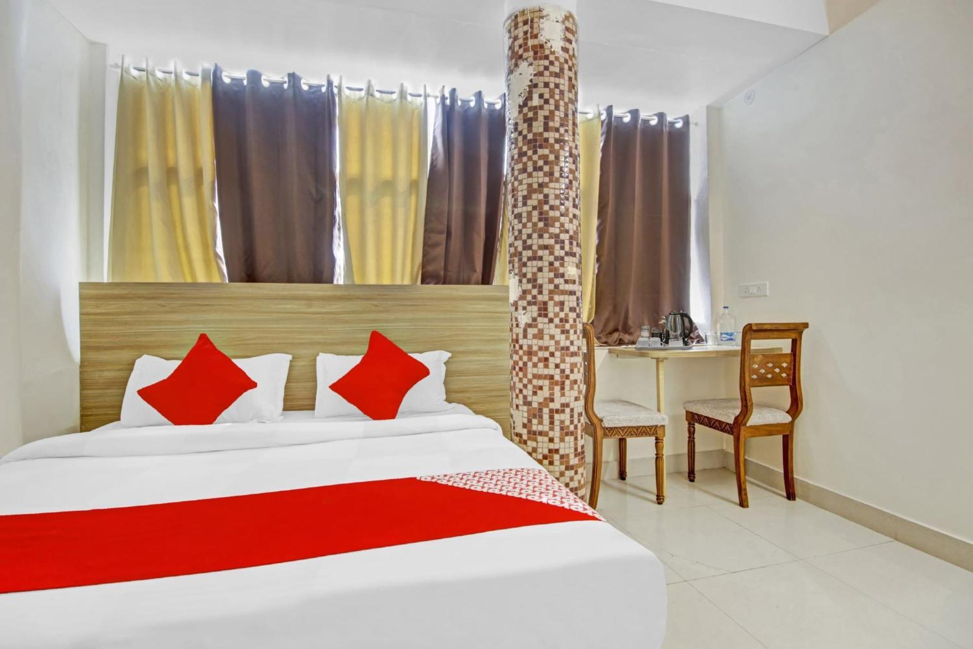 Oyo Flagship 80772 Hotel The Grand Rdc Ghaziabad Esterno foto